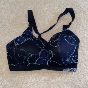 Victoria’s Secret Incredible Lightweight Sports Bra in a 36DD